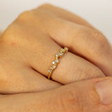 Twinkling Wavy Cluster With White Diamonds