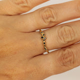 Wavy Cluster With Black Diamonds