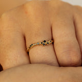 Wavy Cluster With Black Diamonds