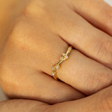 Sparkling Wavy Cluster With White Diamonds