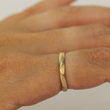 Slim Straight Edges faceted Band