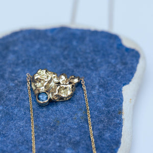 Rocks pendant with sapphire