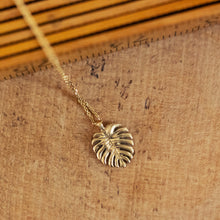Load image into Gallery viewer, Philodendron leaf gold pendant
