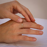 טבעת ענף סוליטר משובצת יהלום אובלי