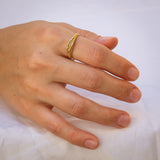 Narrow Passage Concave Ring with Diamonds