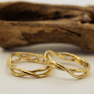 Light serpentine branches ring