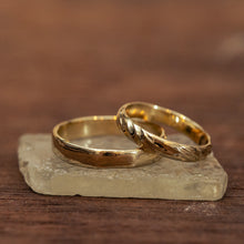 Load image into Gallery viewer, Smooth raw &amp; Ripple wedding rings
