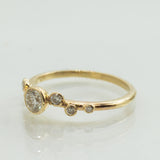 Asymmetric Zig Zag Bubbles Ring with White Diamonds