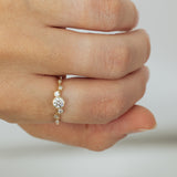 Asymmetric Zig Zag Bubbles Ring with White Diamonds