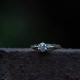Narrowed branch solitaire ring