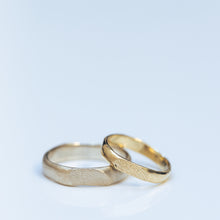 Load image into Gallery viewer, Smooth raw fingerprints wedding rings
