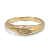 Narrow Passage Concave Ring with Diamonds