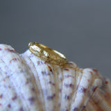 טבעת זהב גולמית גולמית מחוספסת