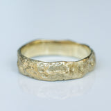 טבעת זהב גולמית גולמית מחוספסת