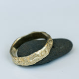 טבעת זהב גולמית גולמית מחוספסת