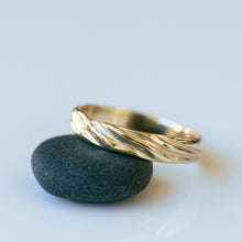 Load image into Gallery viewer, Ripple gold ring
