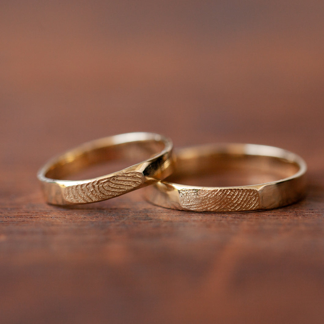 Gentle Square Finger prints wedding gold rings
