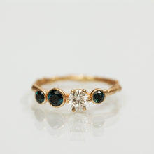 טען תמונה לצפייה בגלריה, Sapphires &amp; diamond cluster ring
