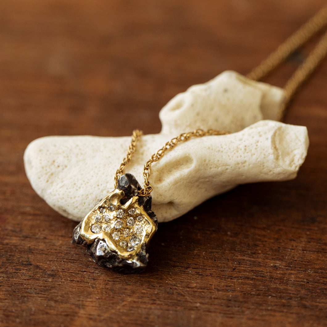 Diamonds carpet & meteorite necklace