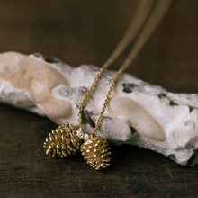 טען תמונה לצפייה בגלריה, Duo 14k gold pinecone pendants set with diamond
