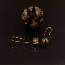 Load image into Gallery viewer, 14k gold Bell flower earrings
