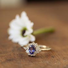 טען תמונה לצפייה בגלריה, White diamonds &amp; purple sapphire cluster ring
