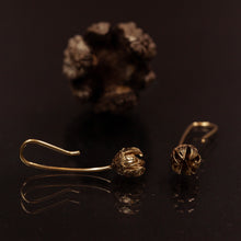 Load image into Gallery viewer, 14k gold Bell flower earrings
