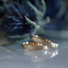 Load image into Gallery viewer, Rock faceted raw gold rings
