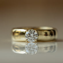 Load image into Gallery viewer, Solitaire chubby gold ring with white diamond
