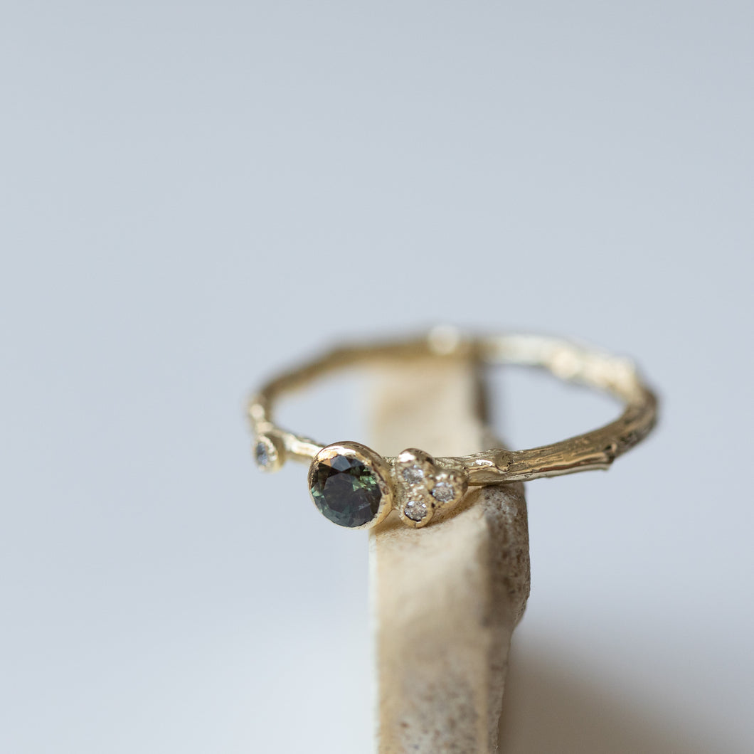 Asymmetrical branch ring with changing colors sapphire