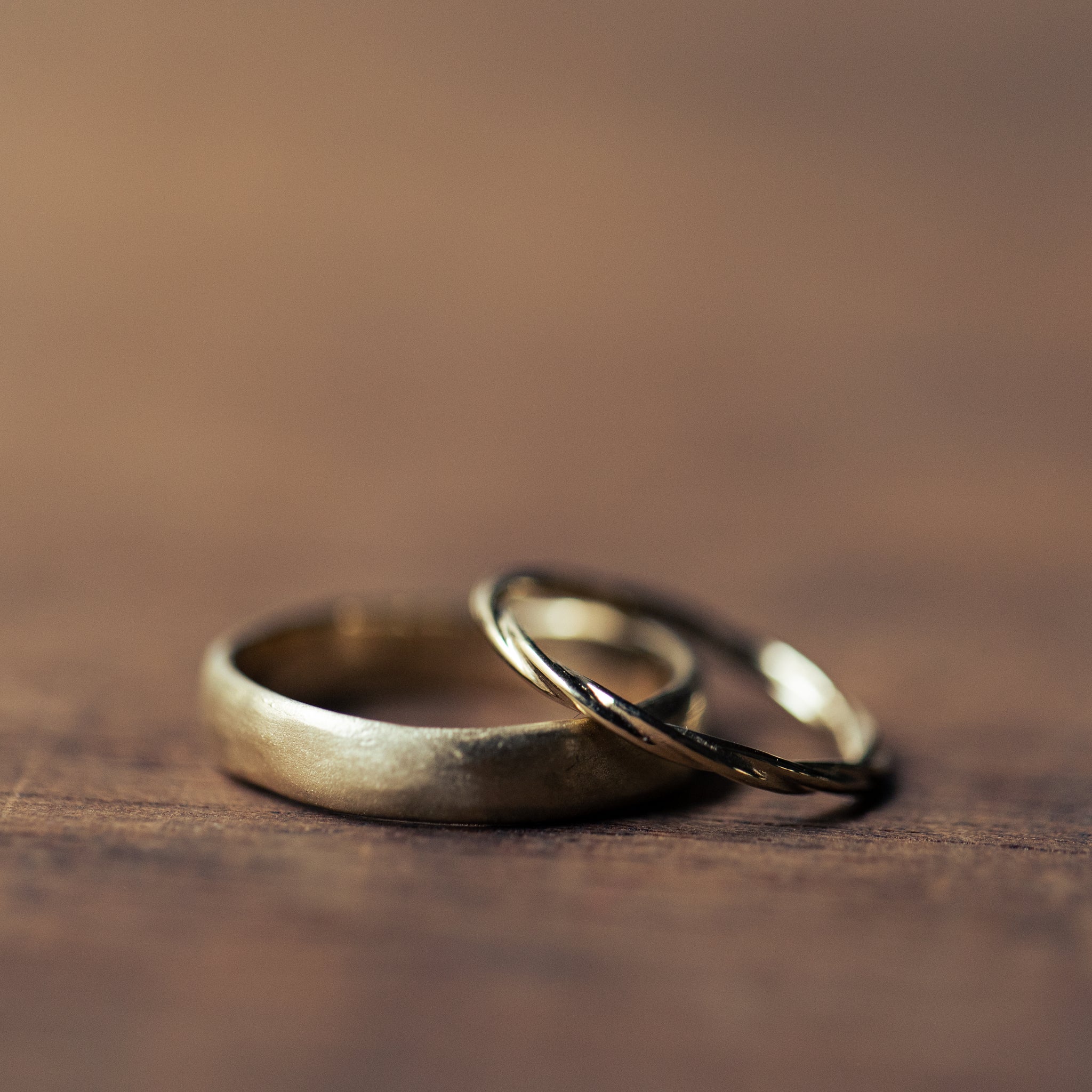 Twisted ropes & smooth raw wedding rings – Kwintner