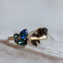 Load image into Gallery viewer, Party sapphire cluster ring
