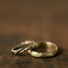 Load image into Gallery viewer, Twisted branch &amp; Chubby raw wedding rings
