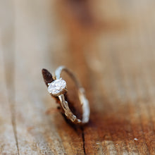Load image into Gallery viewer, White oval diamond branch ring
