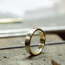 Load image into Gallery viewer, Two tone gold ring
