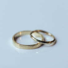 Load image into Gallery viewer, Fingerprint&amp; gentle raw wedding rings
