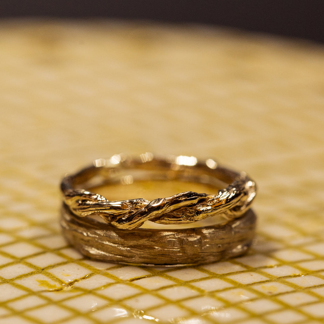 Twisted branches & trunk tree wedding rings