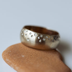 Chubby scattered white gold ring