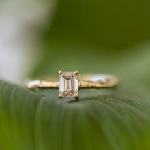 טען תמונה לצפייה בגלריה, Emerald cut diamond branch ring
