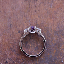 טען תמונה לצפייה בגלריה, Tri-stone purple sapphire engagement
