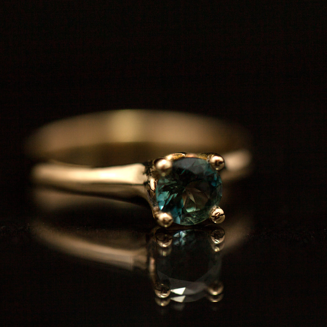 Sapphire gold solitaire ring