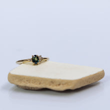Load image into Gallery viewer, Parti sapphire Spring cluster ring
