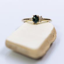 Load image into Gallery viewer, Parti sapphire Spring cluster ring
