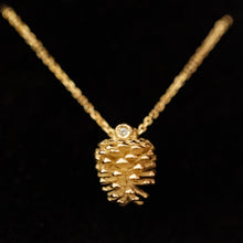 טען תמונה לצפייה בגלריה, 14k gold 3D pinecone necklace
