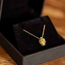 טען תמונה לצפייה בגלריה, 14k gold 3D pinecone necklace
