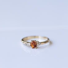 טען תמונה לצפייה בגלריה, Orange sapphire Spring cluster ring
