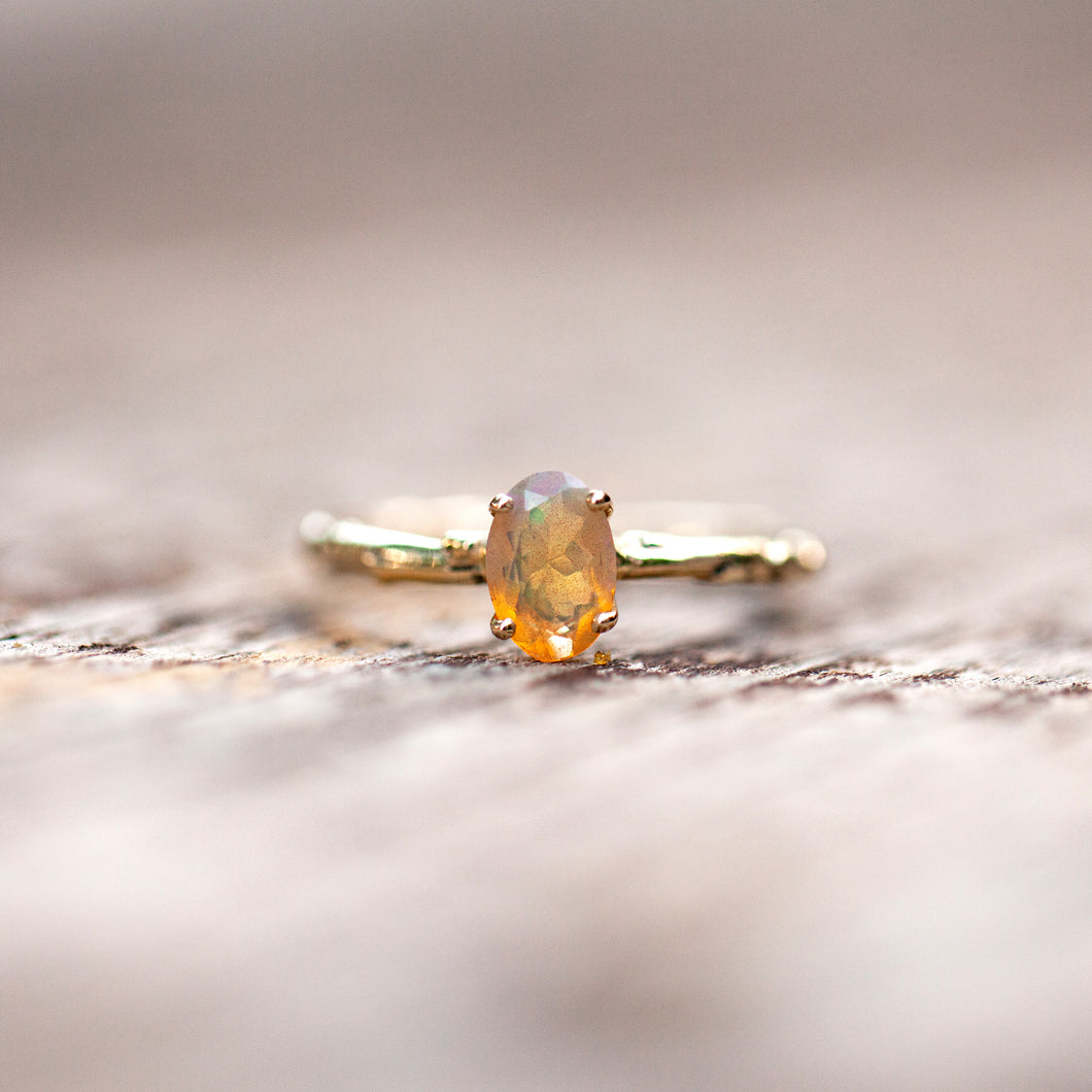 טבעת ענף סוליטר משובצת אופל מקסיקני