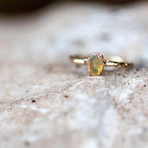 טבעת ענף סוליטר משובצת אופל מקסיקני