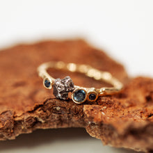 Load image into Gallery viewer, Meteorite &amp; sapphires cluster ring

