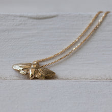 טען תמונה לצפייה בגלריה, Small 14k gold Moth necklace
